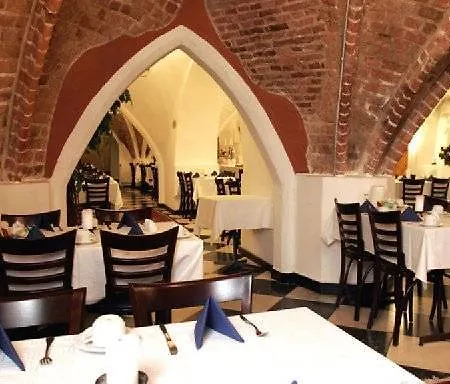 Hotel Mayfair Tunneln 4*
